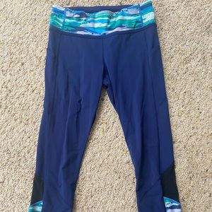 Lululemon Running crops size 6